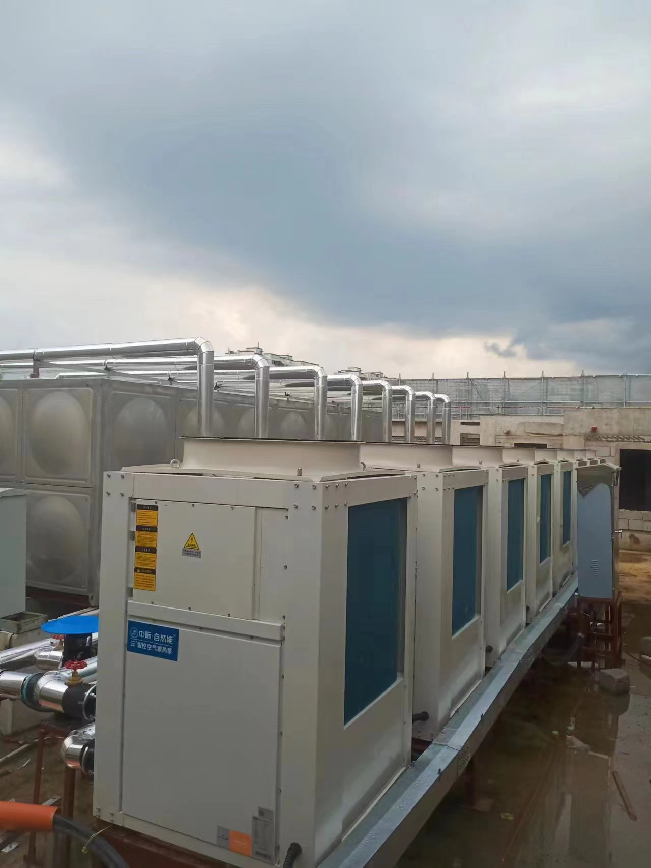 常州市武进南院热水项目采用DKFXRS-80KIIWa超低温空气能热水机组8台.jpg